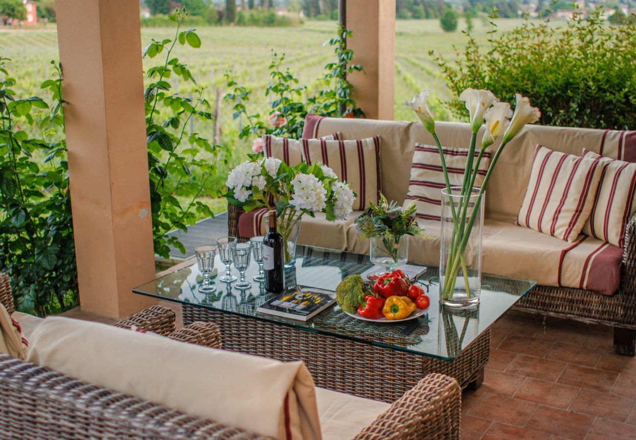 Villa a Monte San quirico - Cicale Farmhouse, 3 bedrooms Farmhouse with Pool