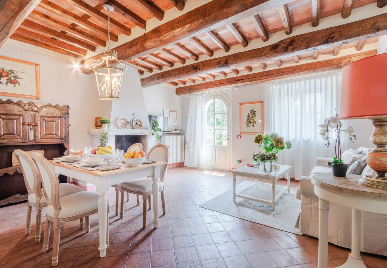 Appartamento a Monte San quirico - Elisa Farmhouse Apartment in Wine Resort