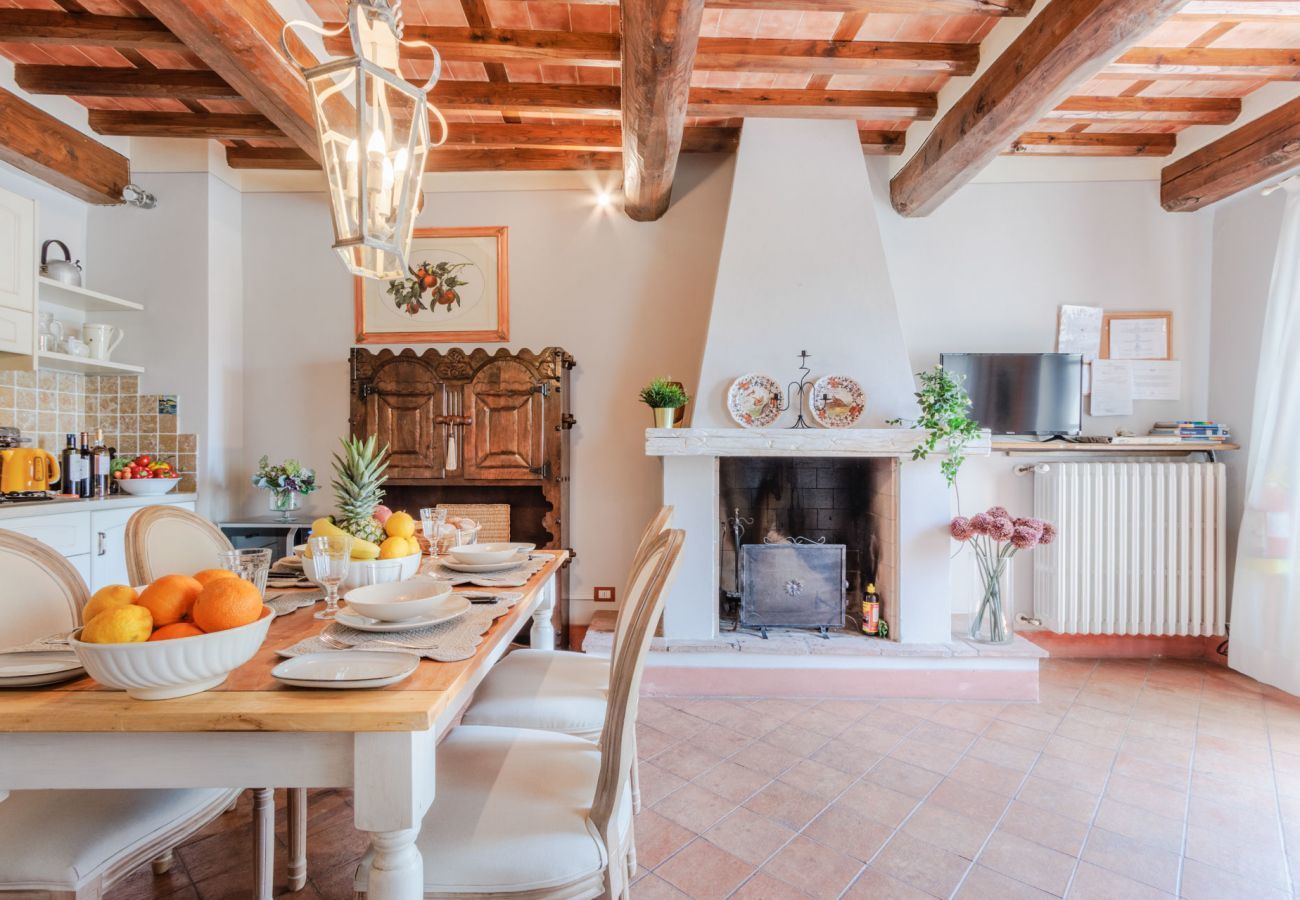 Appartamento a Monte San quirico - Elisa Farmhouse Apartment in Wine Resort