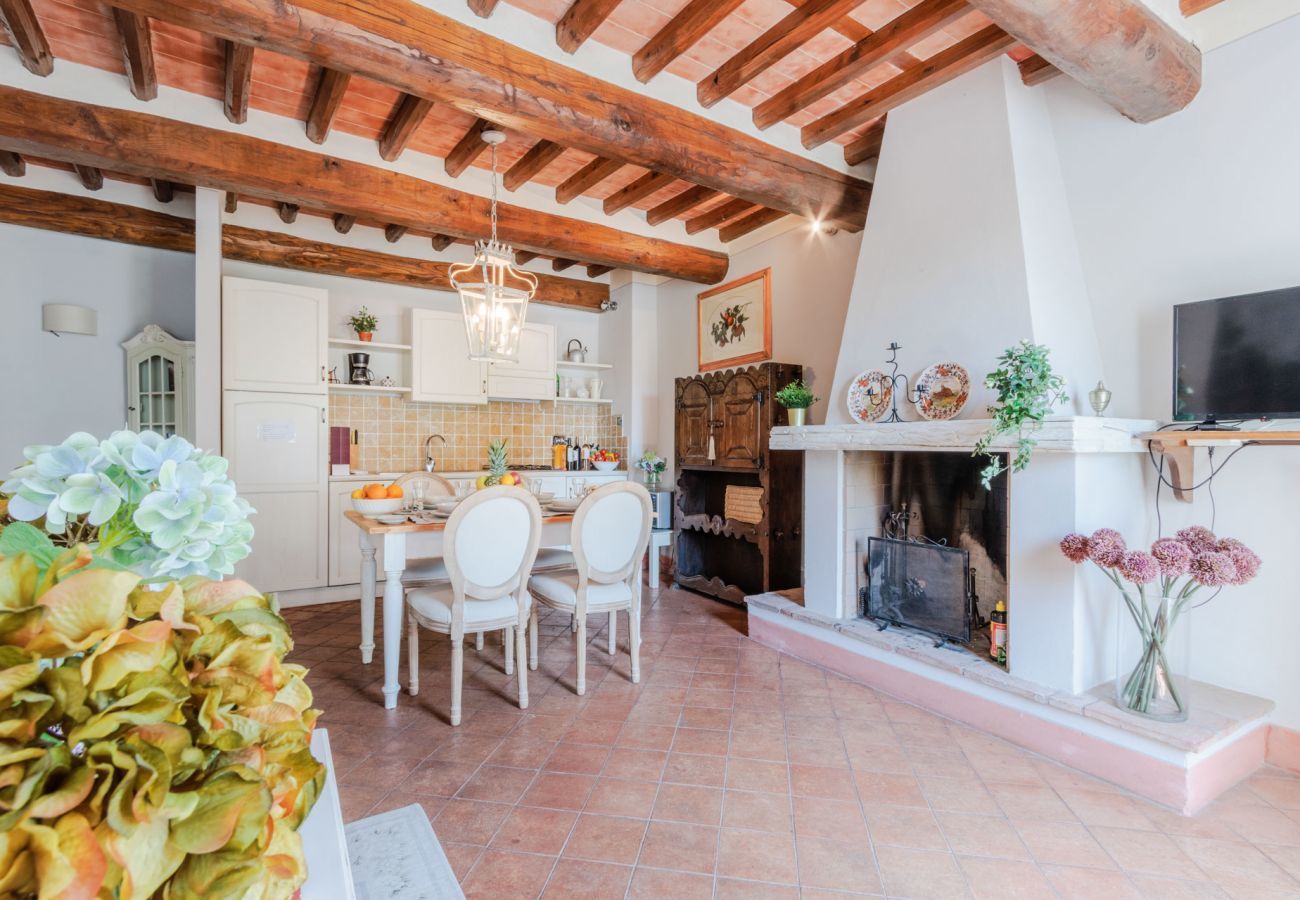 Appartamento a Monte San quirico - Elisa Farmhouse Apartment in Wine Resort