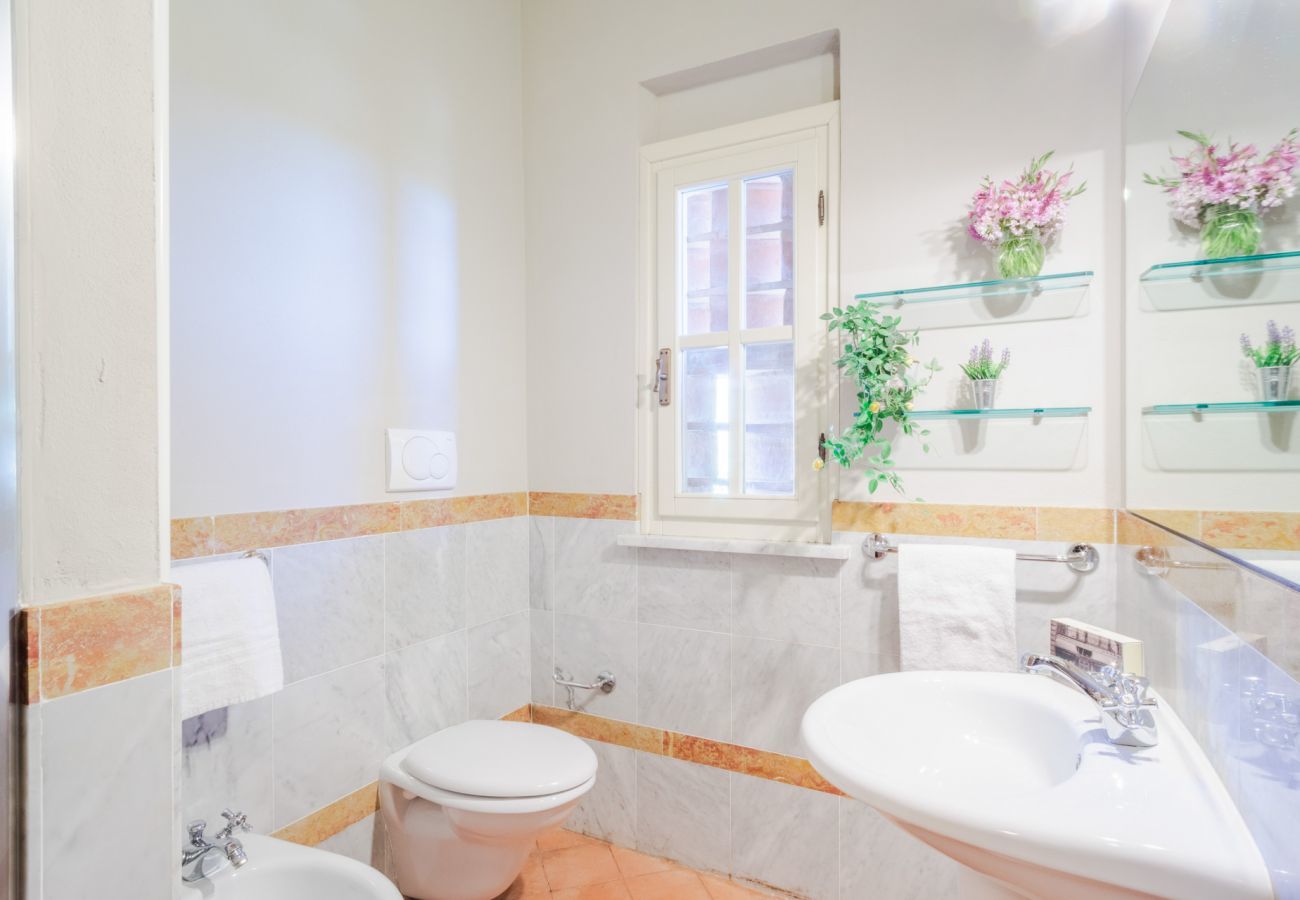 Appartamento a Monte San quirico - Maria Farmhouse Apartment in Wine Resort in Lucca