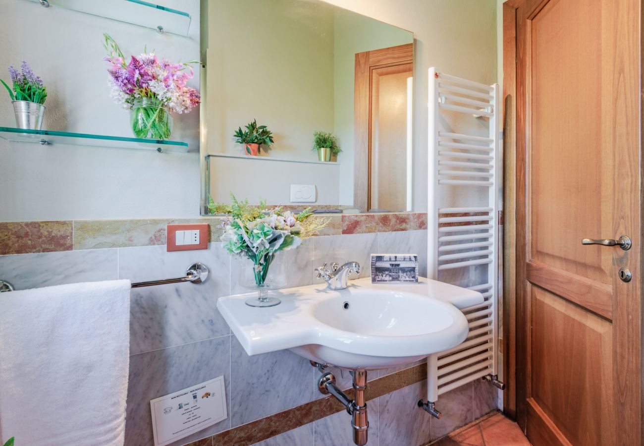 Appartamento a Monte San quirico - Maria Farmhouse Apartment in Wine Resort in Lucca