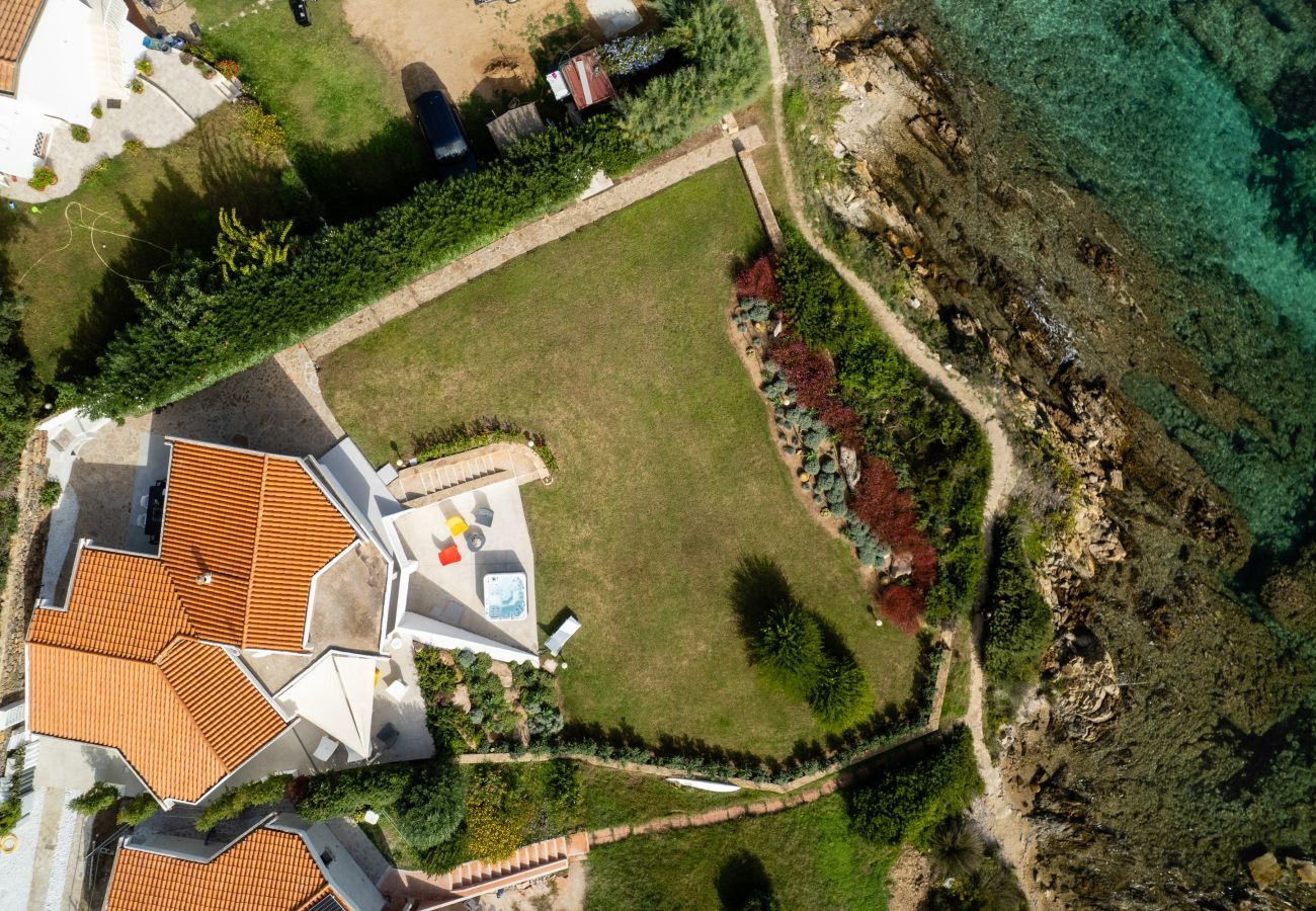 Villa a Olbia - Villa Azul - villa contemporanea pied dans l'eau con vasca idromassaggio