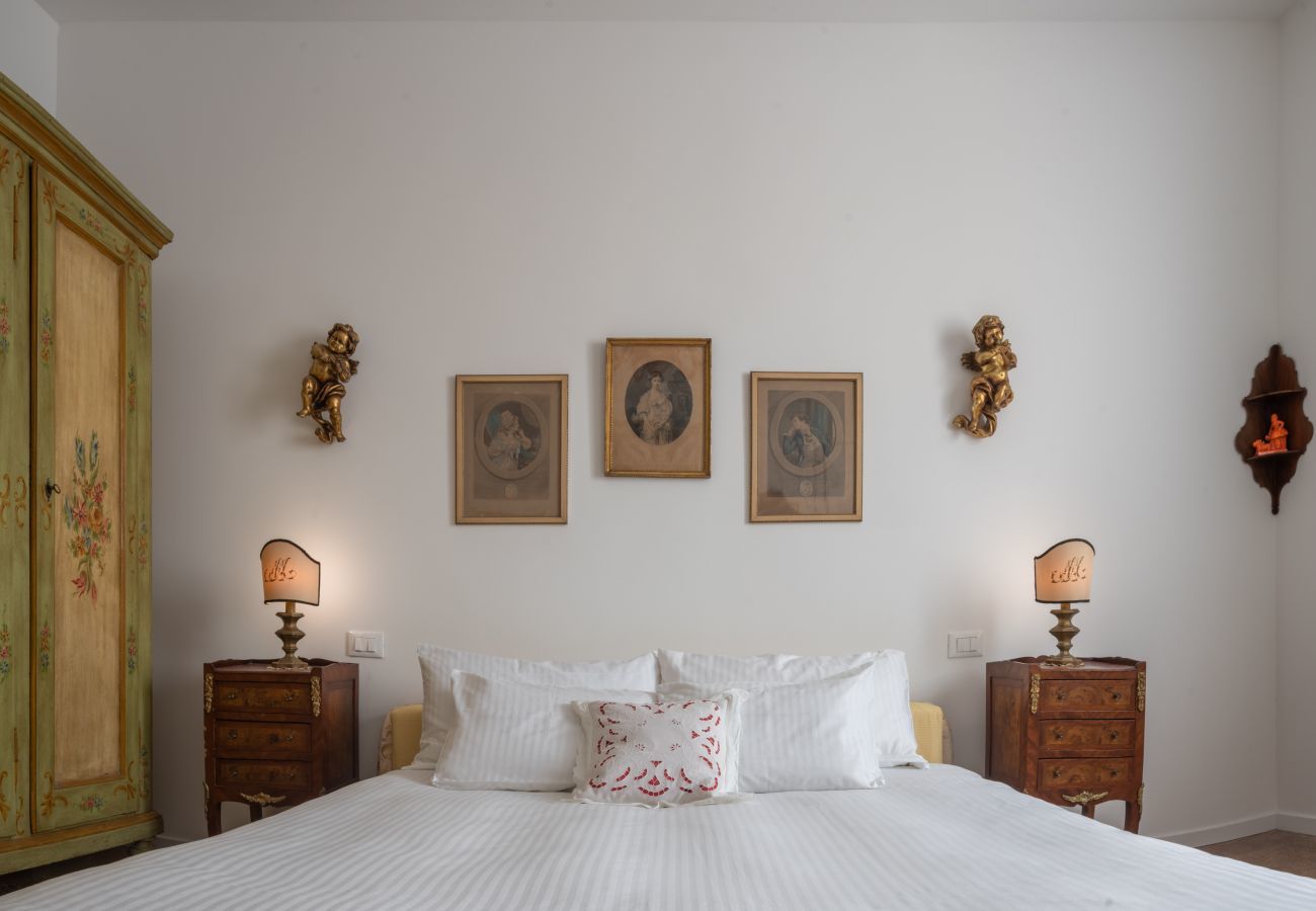 Appartamento a Venezia - Tiepolo Apartment in the Biennale District R&R