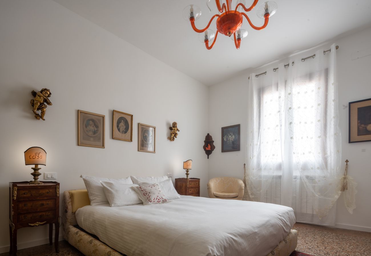 Appartamento a Venezia - Tiepolo Apartment in the Biennale District R&R