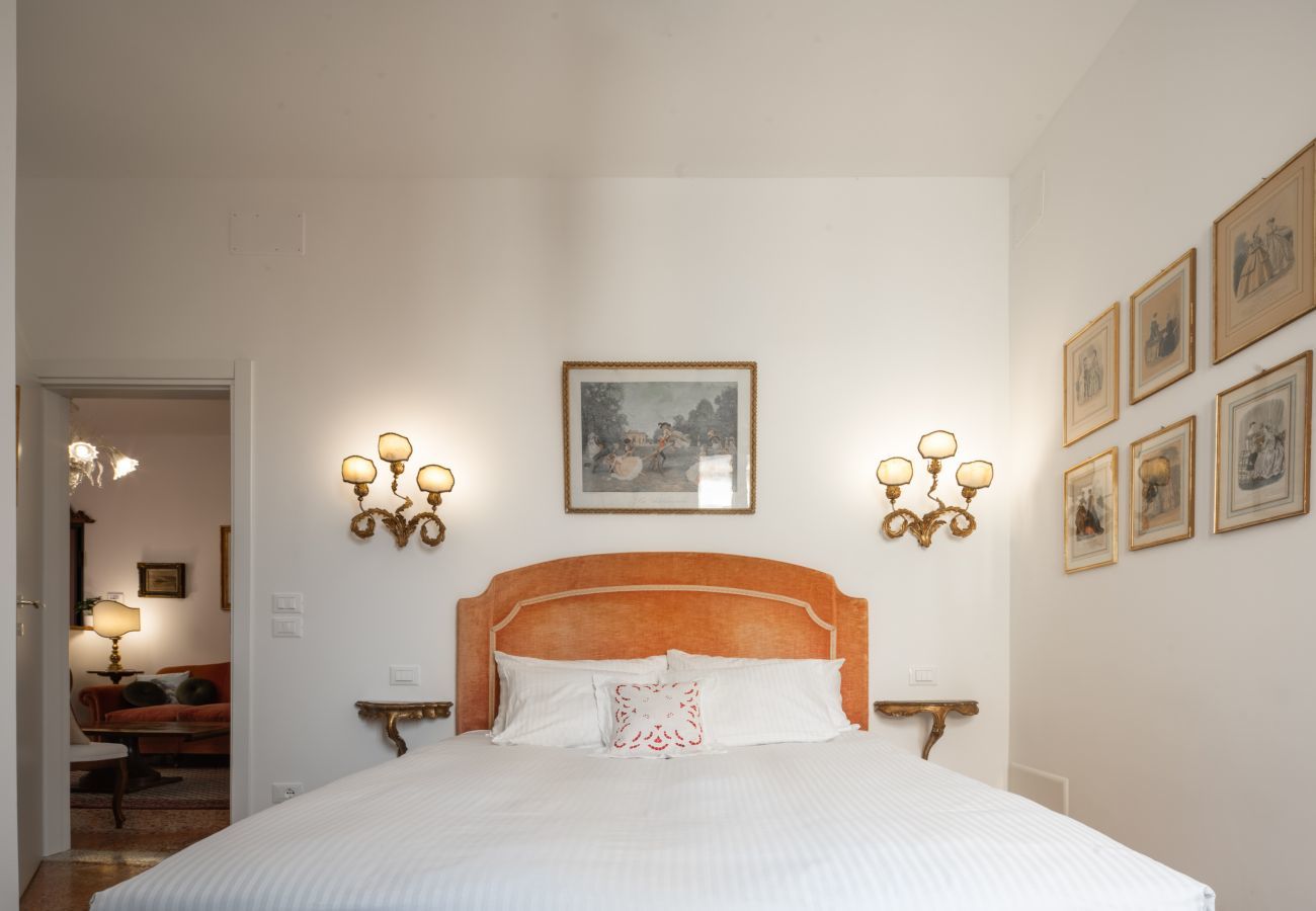 Appartamento a Venezia - Tiepolo Apartment in the Biennale District R&R