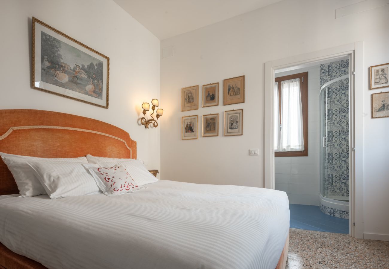 Appartamento a Venezia - Tiepolo Apartment in the Biennale District R&R