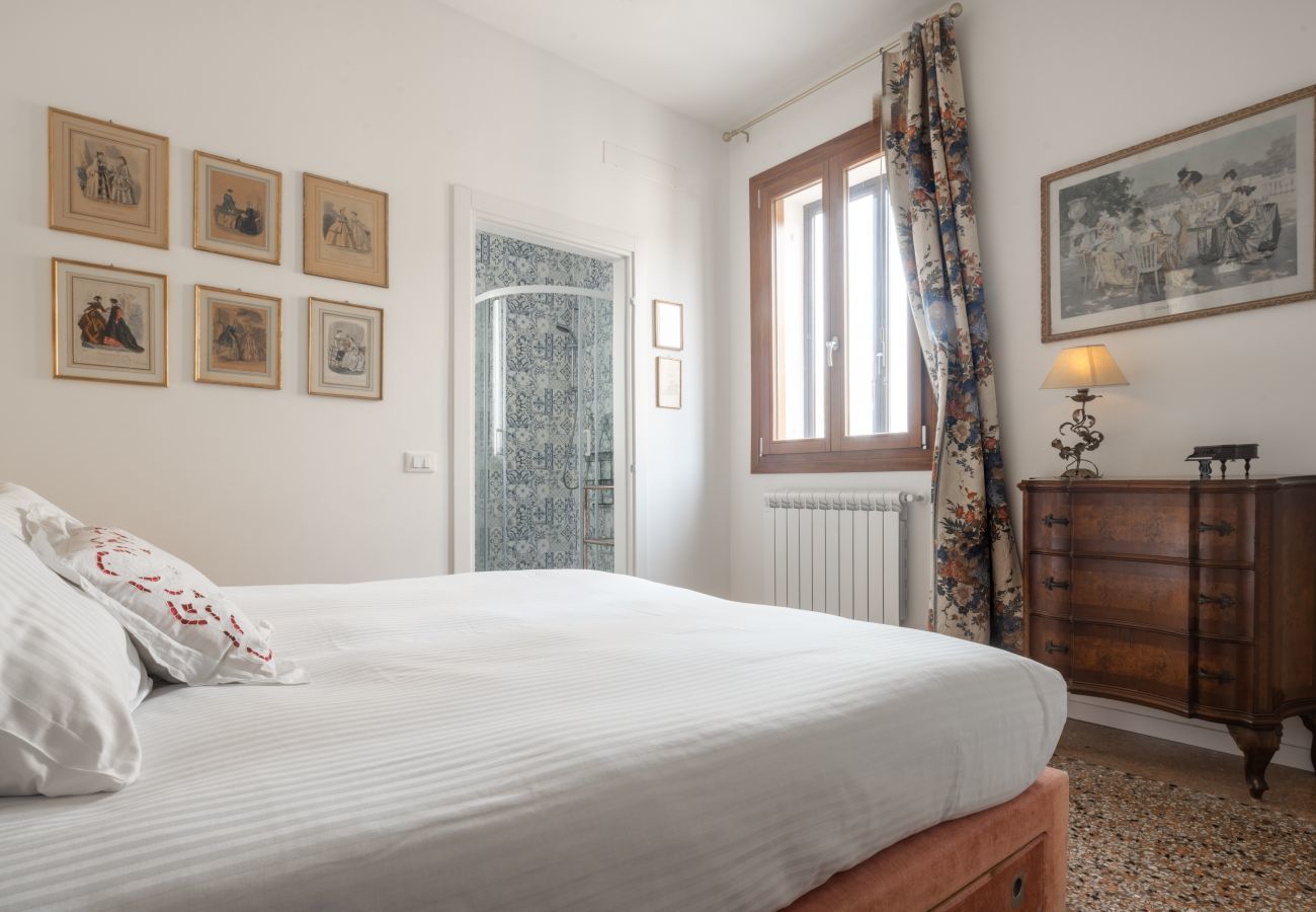 Appartamento a Venezia - Tiepolo Apartment in the Biennale District R&R