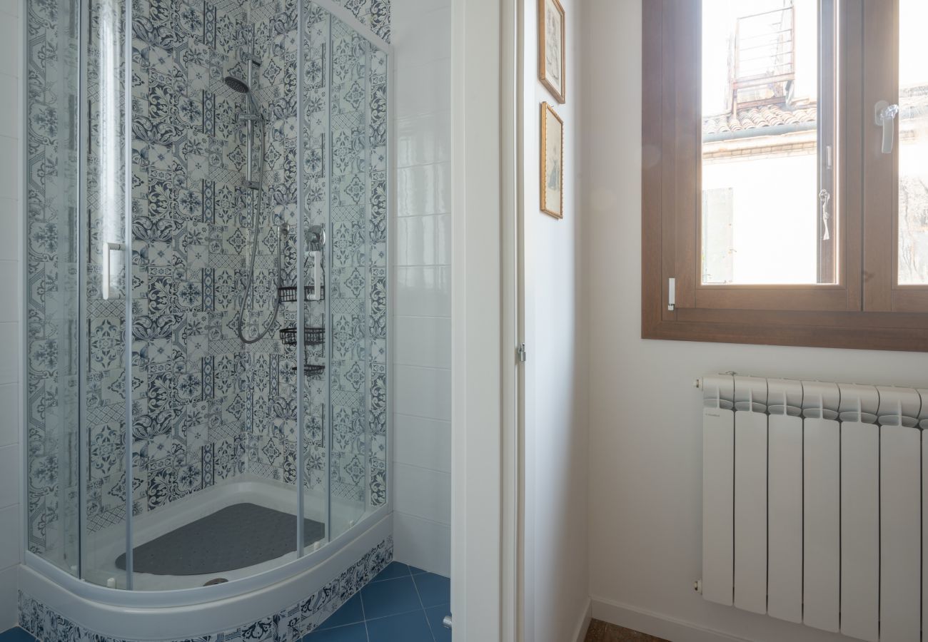 Appartamento a Venezia - Tiepolo Apartment in the Biennale District R&R