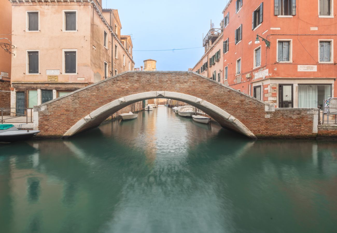 Appartamento a Venezia - Tiepolo Apartment in the Biennale District R&R