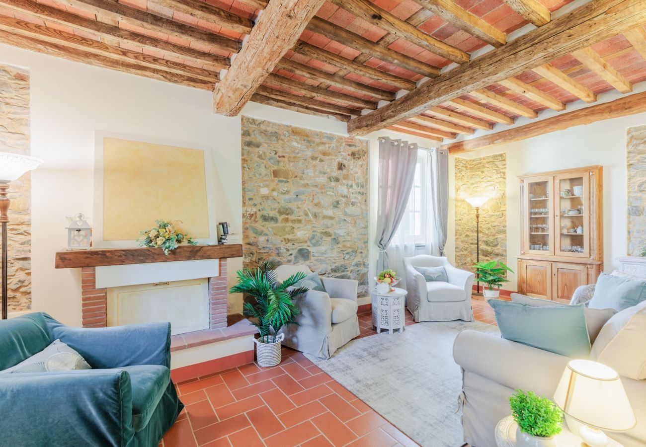 Villa a Lucca - Villa Dondolino, a Stylish Farmhouse with Private Pool close to Lucca and the Beach