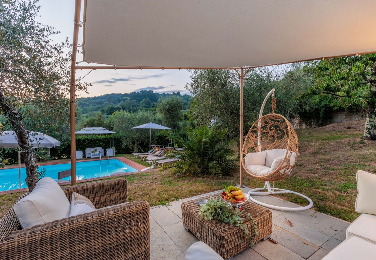 Villa a Lucca - Villa Dondolino, a Stylish Farmhouse with Private Pool close to Lucca and the Beach