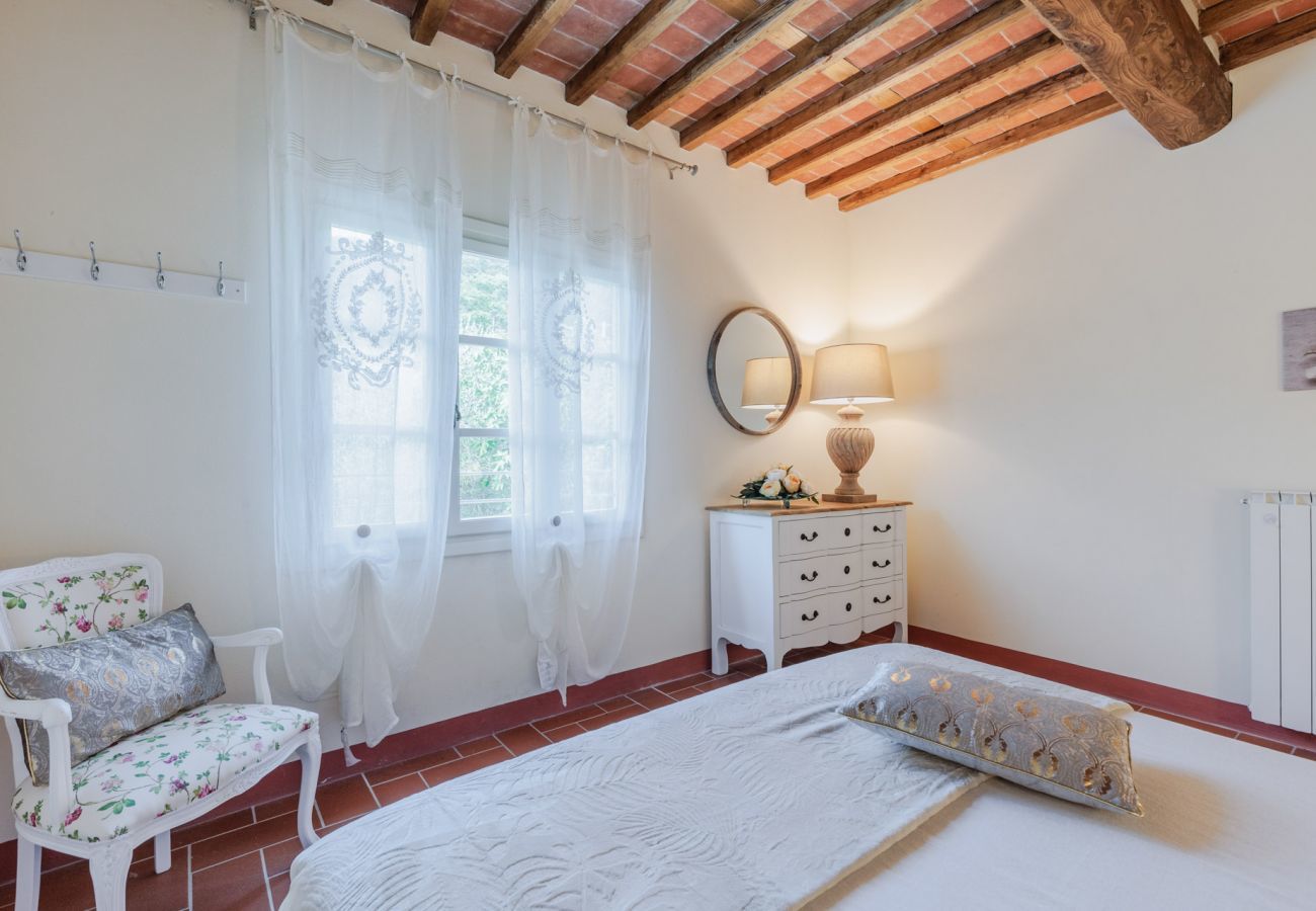 Villa a Lucca - Villa Dondolino, a Stylish Farmhouse with Private Pool close to Lucca and the Beach