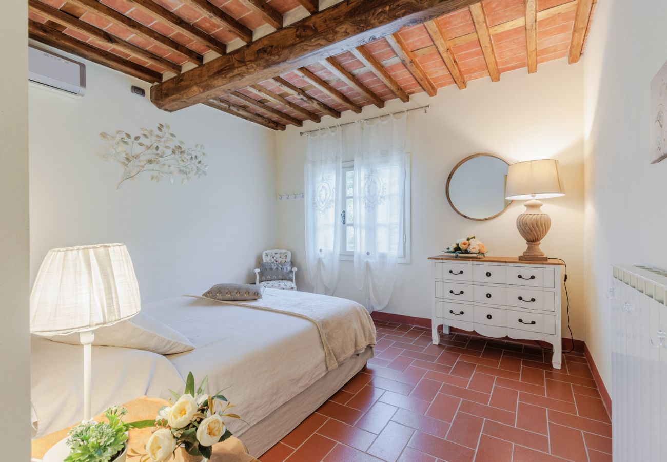 Villa a Lucca - Villa Dondolino, a Stylish Farmhouse with Private Pool close to Lucca and the Beach