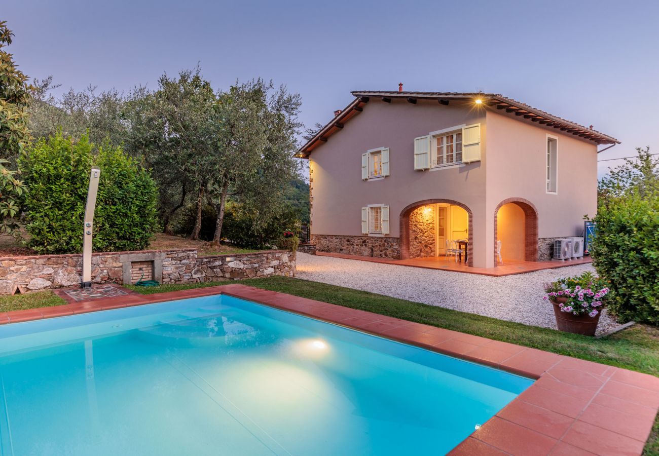 Villa a Lucca - Villa Dondolino, a Stylish Farmhouse with Private Pool close to Lucca and the Beach