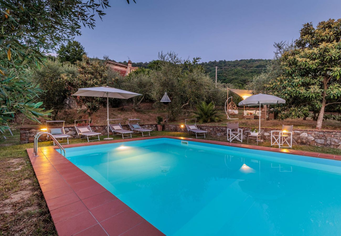 Villa a Lucca - Villa Dondolino, a Stylish Farmhouse with Private Pool close to Lucca and the Beach