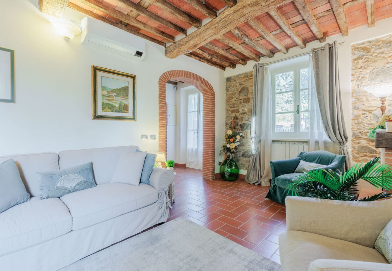 Villa a Lucca - Villa Dondolino, a Stylish Farmhouse with Private Pool close to Lucca and the Beach