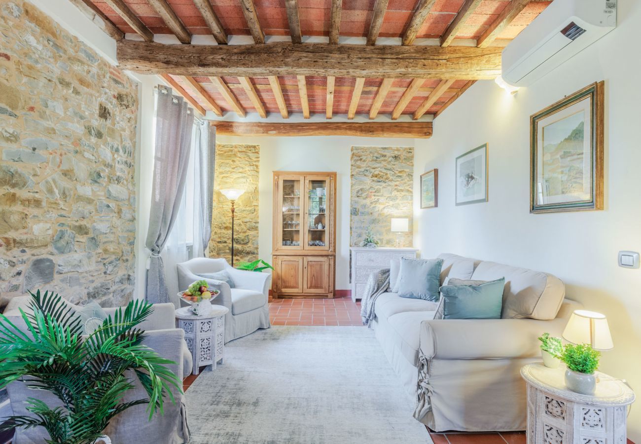 Villa a Lucca - Villa Dondolino, a Stylish Farmhouse with Private Pool close to Lucca and the Beach