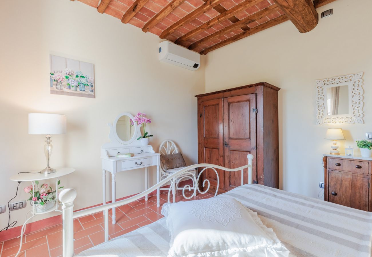 Villa a Lucca - Villa Dondolino, a Stylish Farmhouse with Private Pool close to Lucca and the Beach