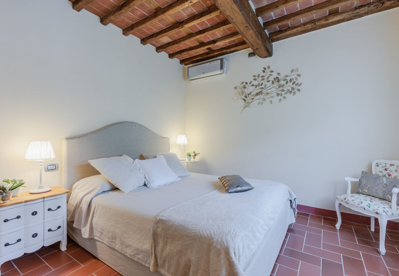 Villa a Lucca - Villa Dondolino, a Stylish Farmhouse with Private Pool close to Lucca and the Beach