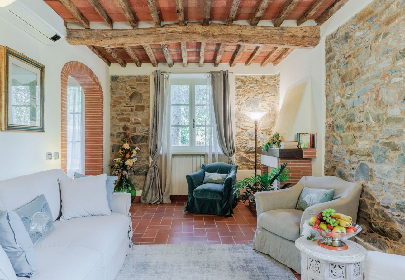 Villa a Lucca - Villa Dondolino, a Stylish Farmhouse with Private Pool close to Lucca and the Beach