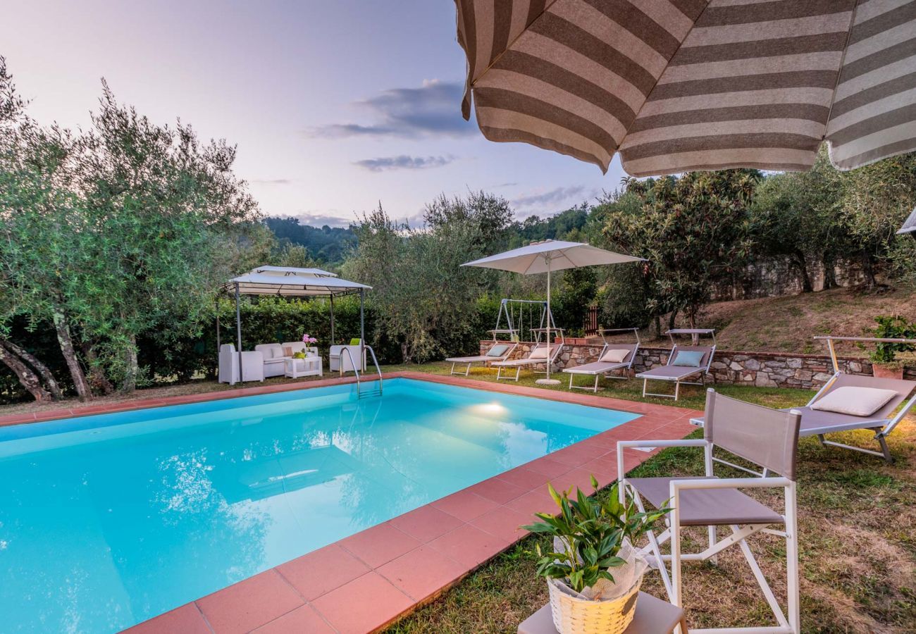 Villa a Lucca - Villa Dondolino, a Stylish Farmhouse with Private Pool close to Lucca and the Beach