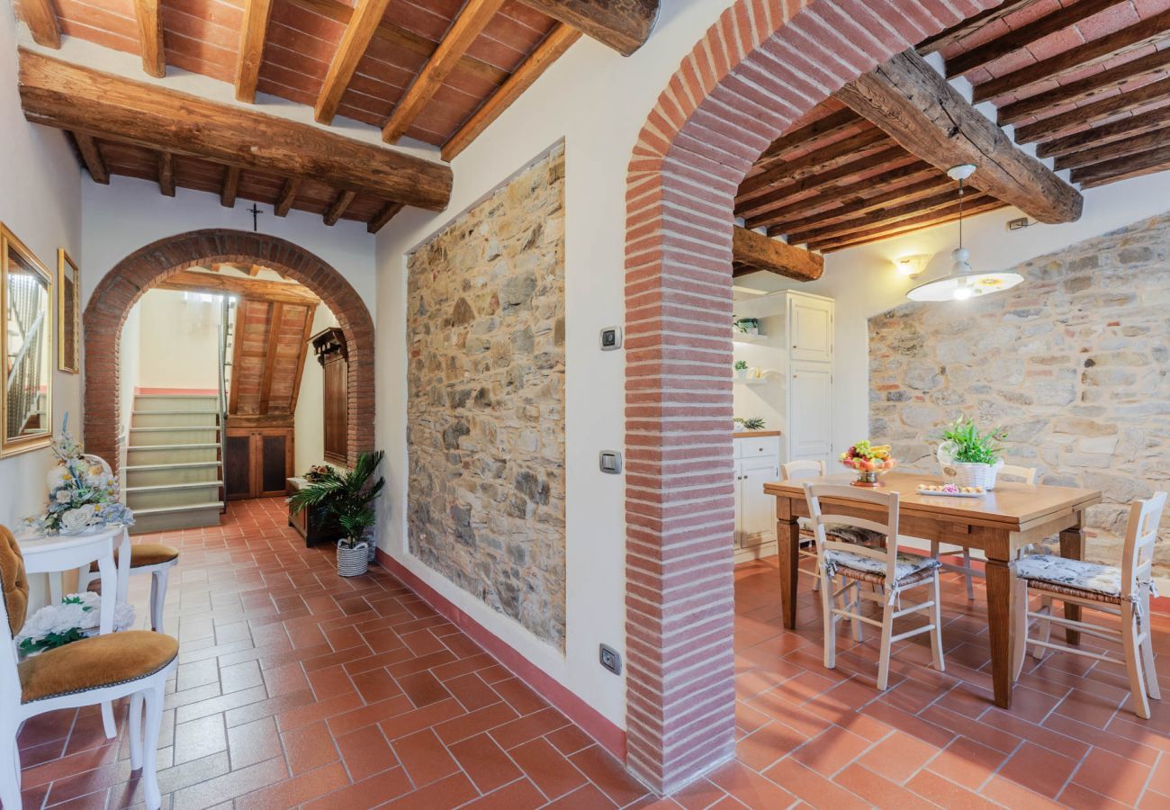 Villa a Lucca - Villa Dondolino, a Stylish Farmhouse with Private Pool close to Lucca and the Beach