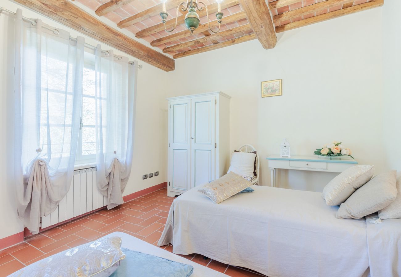 Villa a Lucca - Villa Dondolino, a Stylish Farmhouse with Private Pool close to Lucca and the Beach