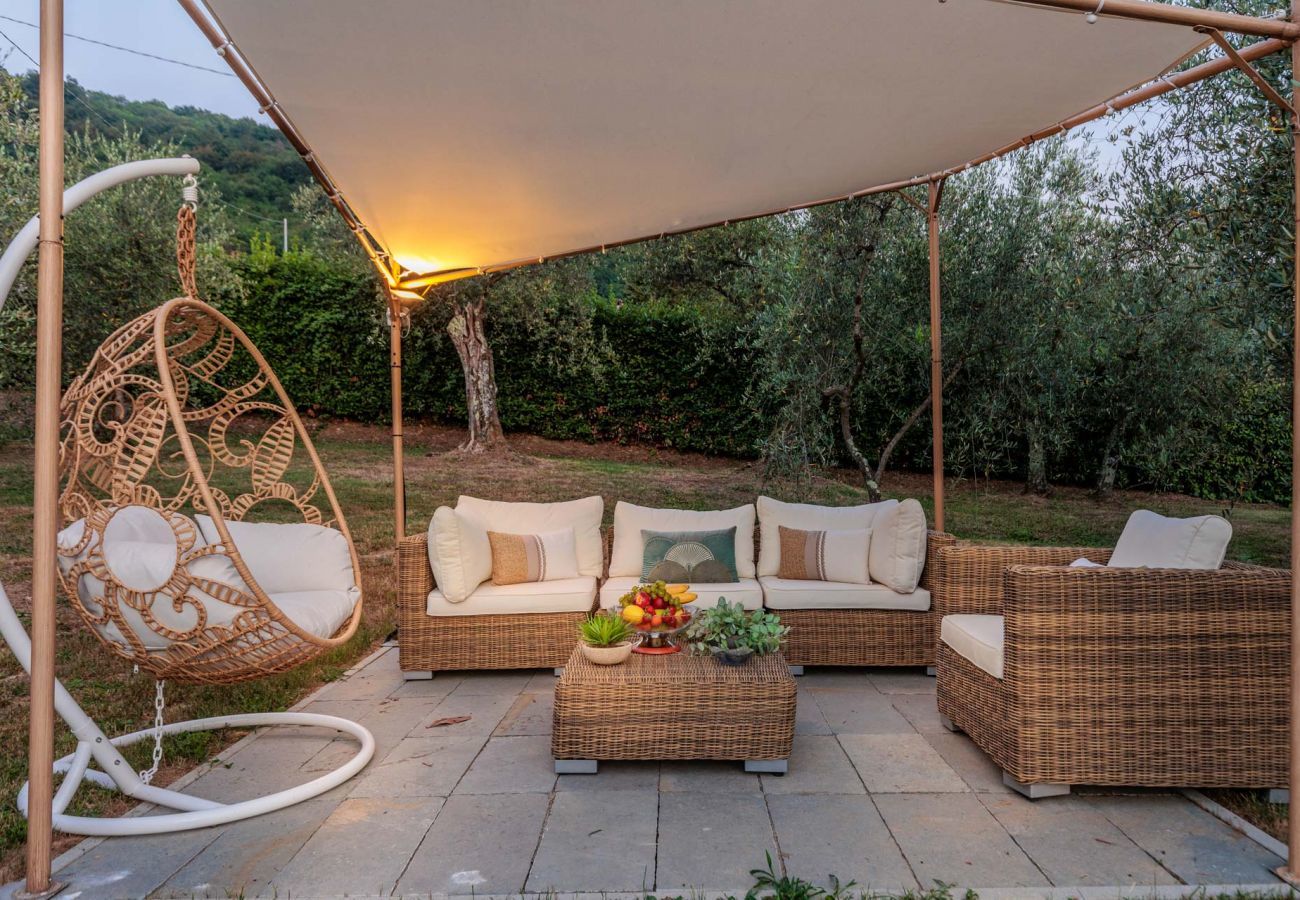 Villa a Lucca - Villa Dondolino, a Stylish Farmhouse with Private Pool close to Lucca and the Beach