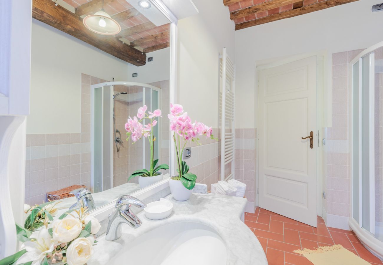 Villa a Lucca - Villa Dondolino, a Stylish Farmhouse with Private Pool close to Lucca and the Beach