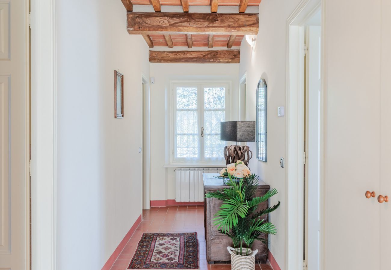 Villa a Lucca - Villa Dondolino, a Stylish Farmhouse with Private Pool close to Lucca and the Beach