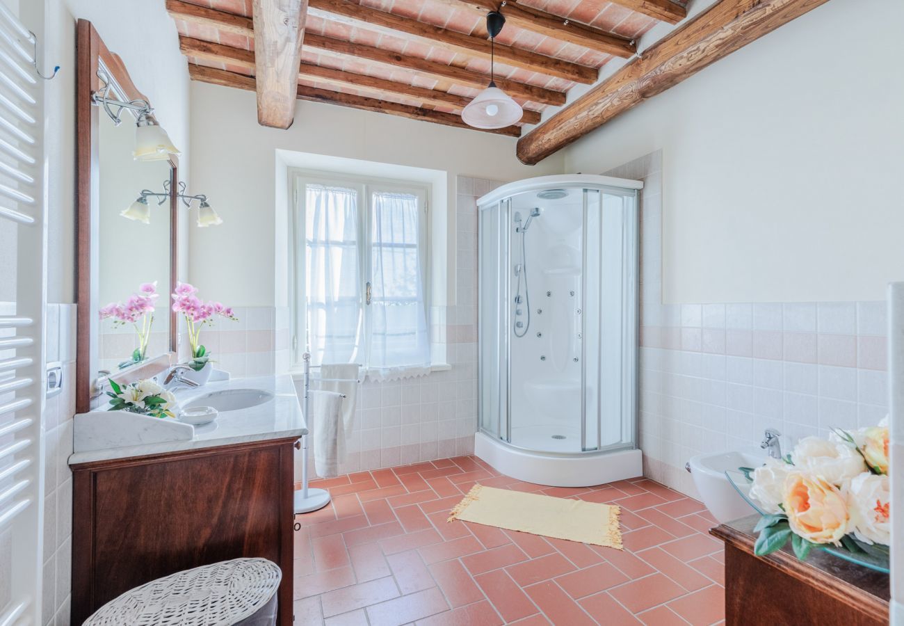 Villa a Lucca - Villa Dondolino, a Stylish Farmhouse with Private Pool close to Lucca and the Beach