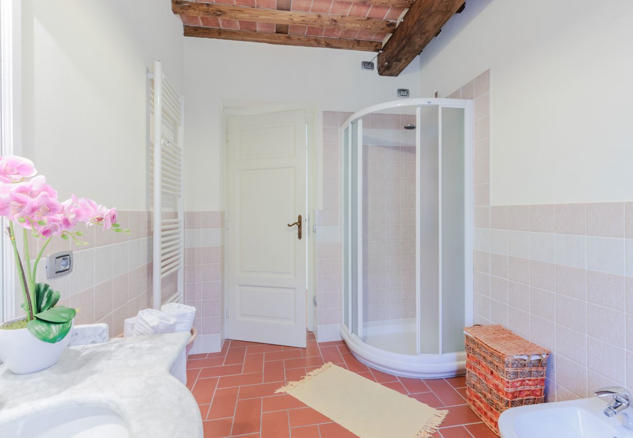 Villa a Lucca - Villa Dondolino, a Stylish Farmhouse with Private Pool close to Lucca and the Beach