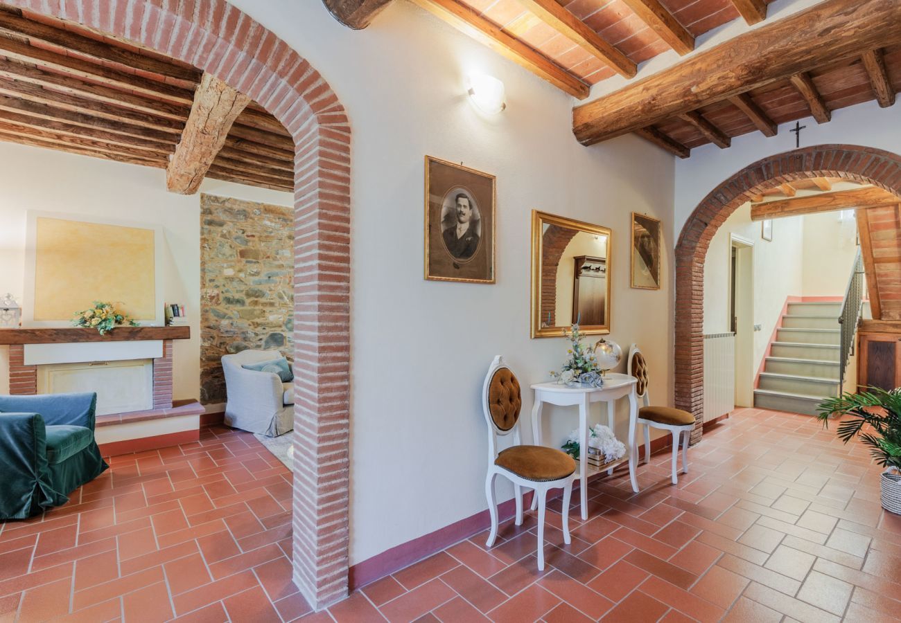 Villa a Lucca - Villa Dondolino, a Stylish Farmhouse with Private Pool close to Lucca and the Beach