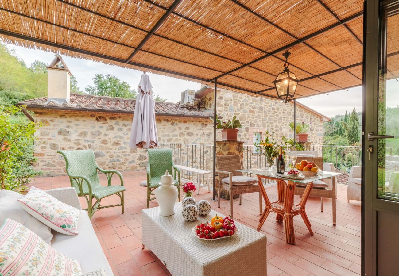 Villa a Lamporecchio - Villa Veranda with shared Pool in a Borgo