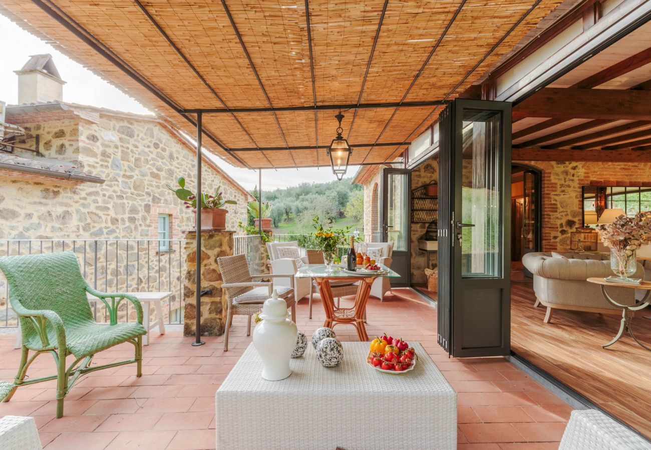 Villa a Lamporecchio - Villa Veranda with shared Pool in a Borgo