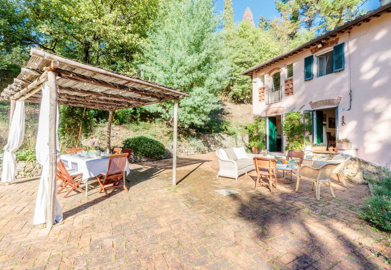 Villa a Camaiore - Villa Birdsong, among the Woods in Camaiore