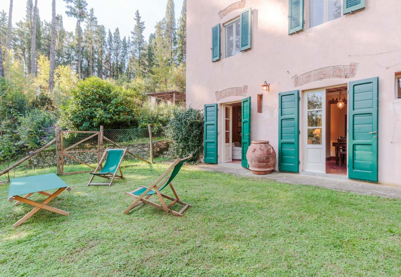 Villa a Camaiore - Villa Birdsong, among the Woods in Camaiore