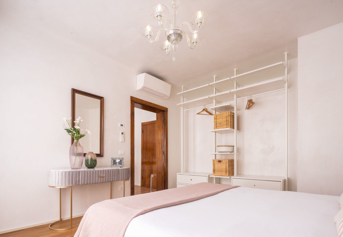 Appartamento a Venezia - Venetian Palace Gold Apartment with Balcony R&R