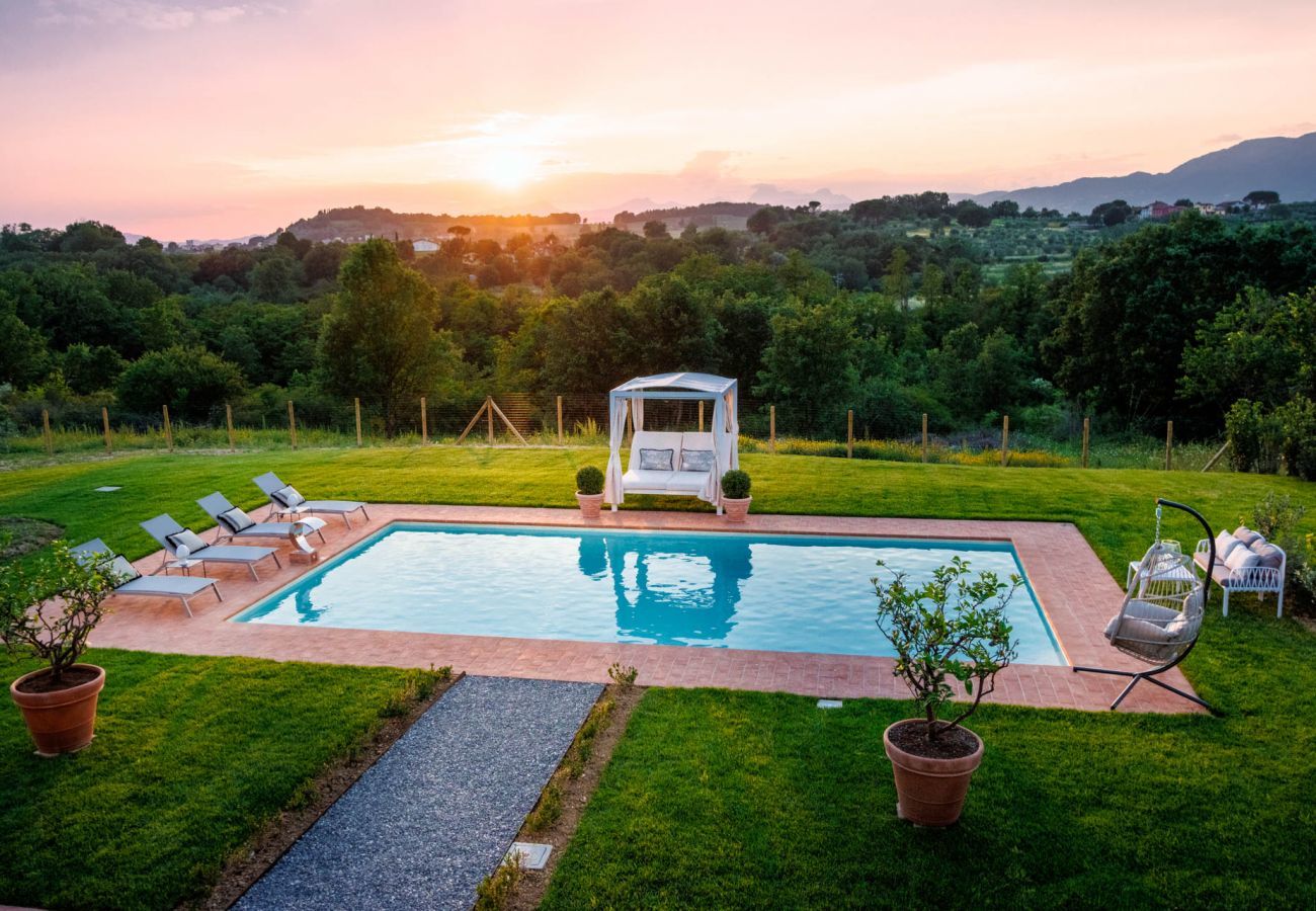 Villa a Montecarlo - Villa Flora, a Luxury 3 bedrooms Farmhouse with Pool and Jacuzzi