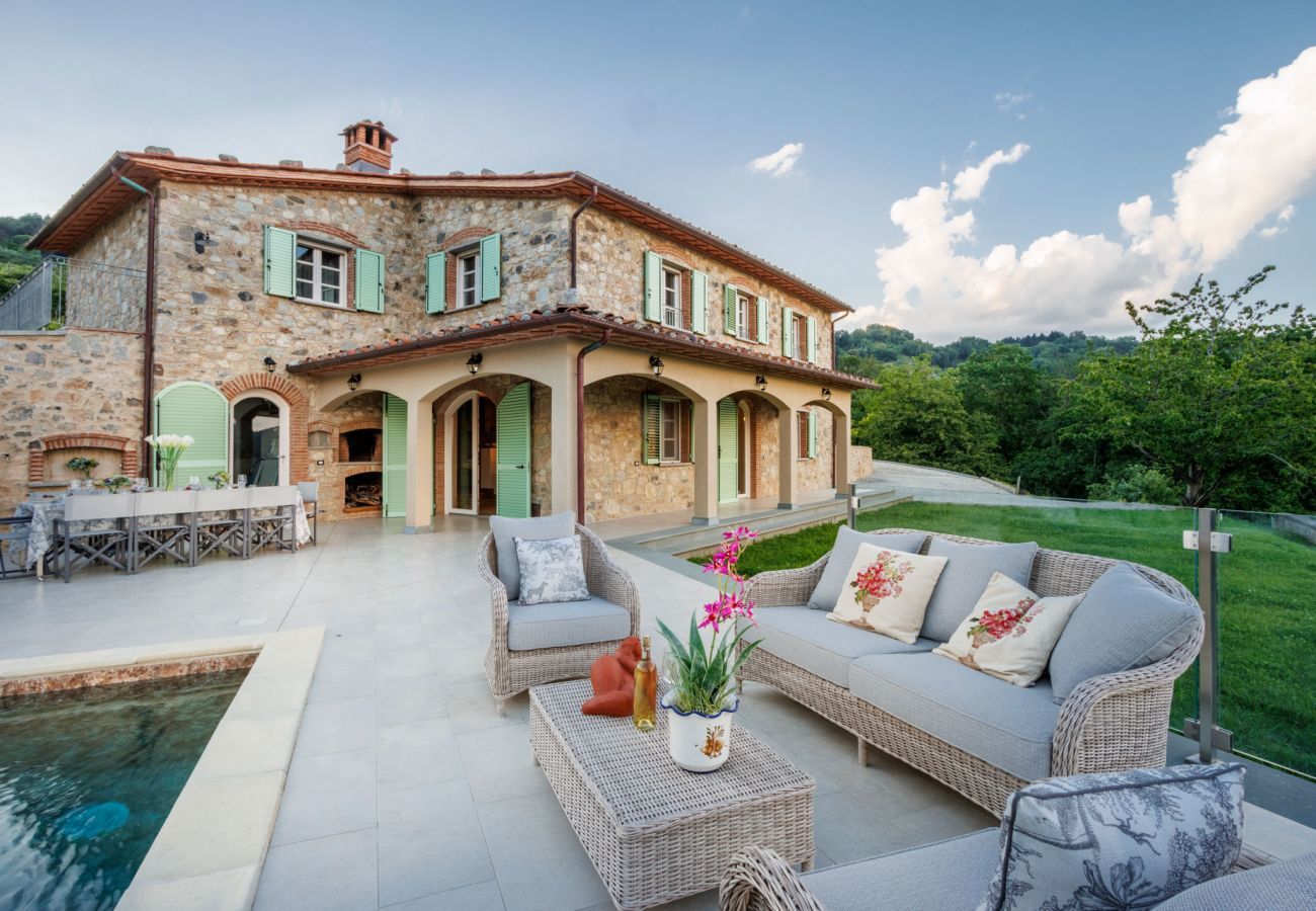 Villa a Pescaglia - Villa Grema, a Farmhouse with Private Infinity Pool between Lucca and the Beach
