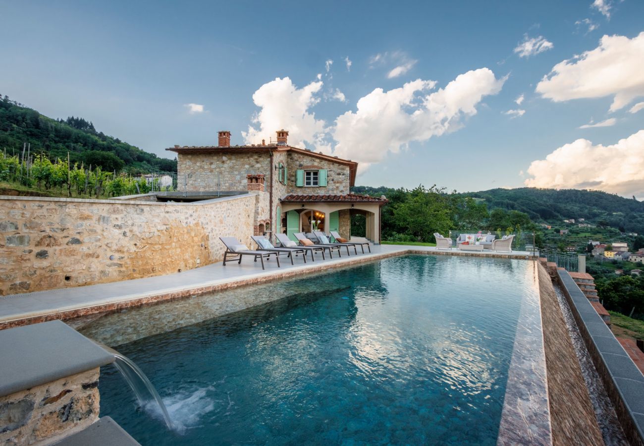 Villa a Pescaglia - Villa Grema, a Farmhouse with Private Infinity Pool between Lucca and the Beach