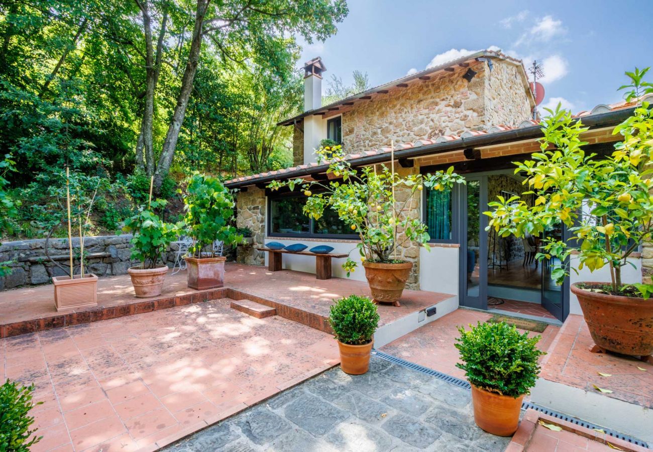 Villa a Pescia - Sospirata Farmhouse