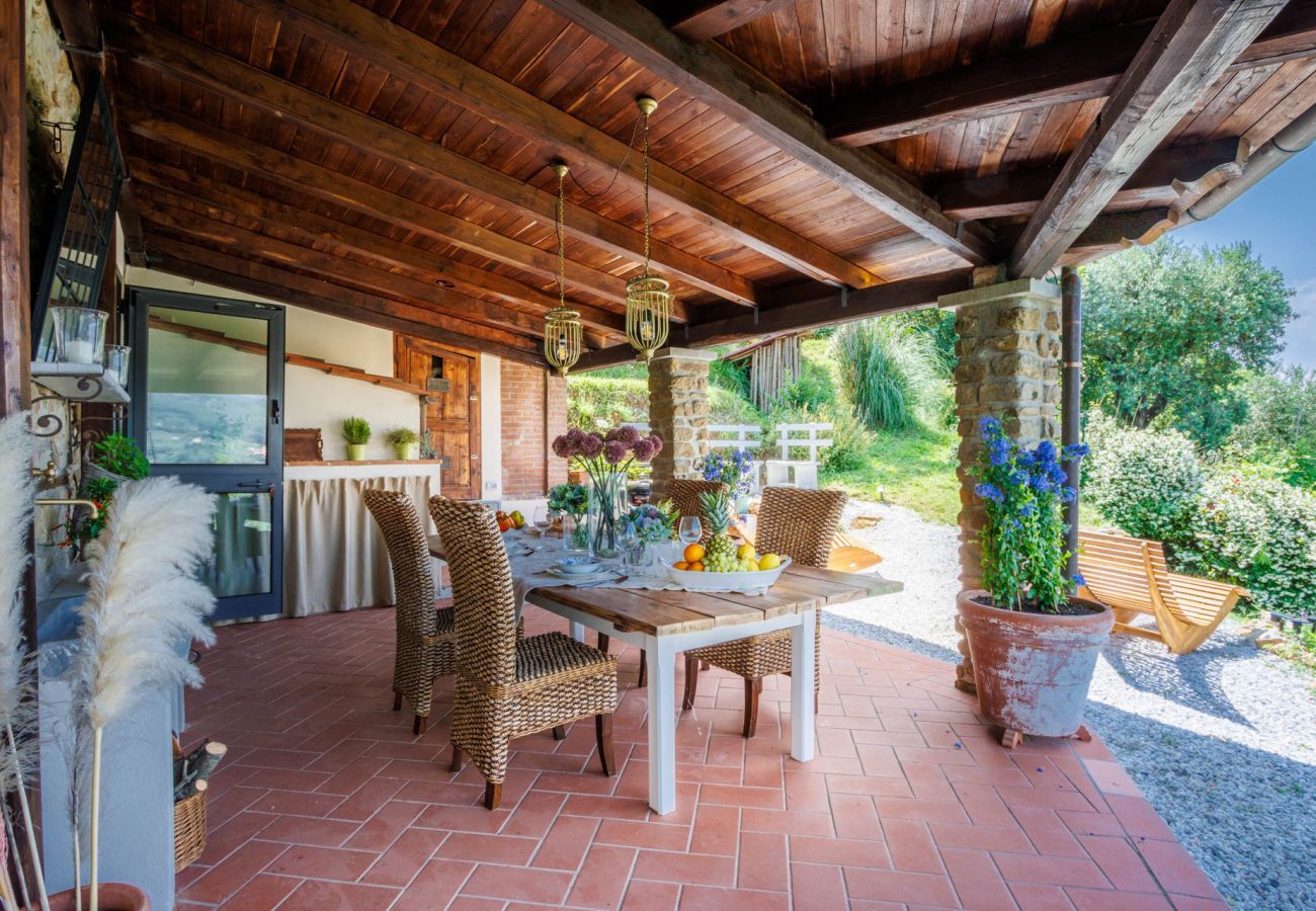 Villa a Pescia - Sospirata Farmhouse