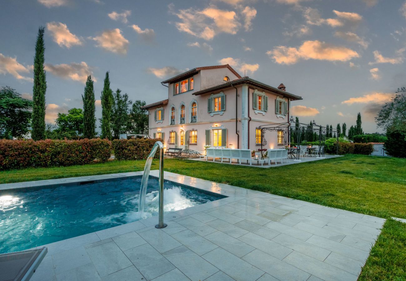 Villa a Orentano - Villa Alpaca 7 bedrooms and a Private Pool in Orentano