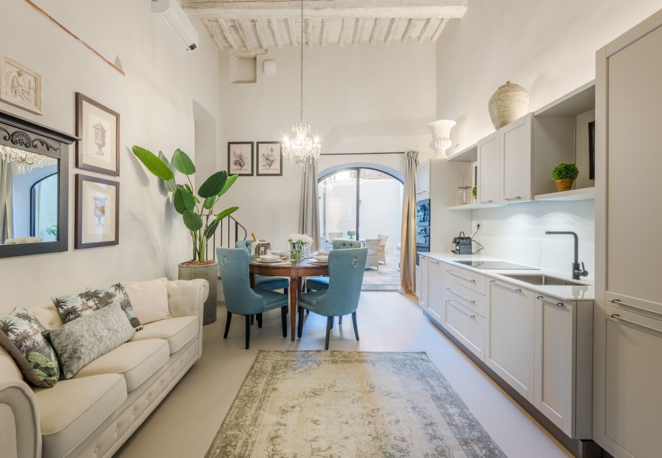 Appartamento a Lucca - Gallo Cedrone, a Home with Outdoor
