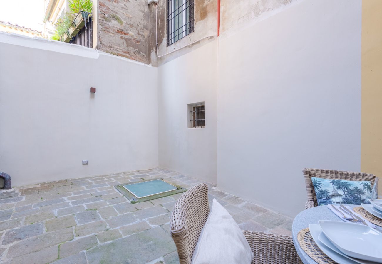 Appartamento a Lucca - Gallo Cedrone, a Home with Outdoor