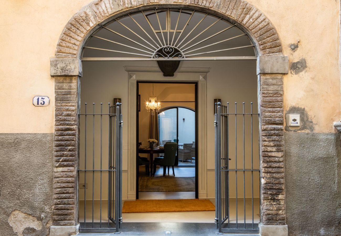 Appartamento a Lucca - Gallo Cedrone, a Home with Outdoor