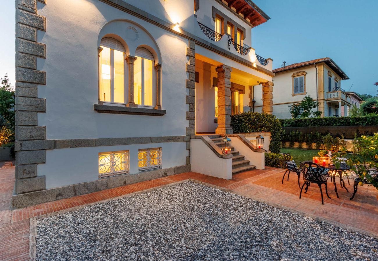 Villa a Lucca - Villa Buonamici, a Luxury Villa with Pool in a walking distance from Lucca