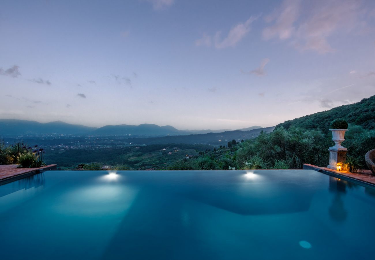 Villa a San Concordio di Moriano - Villa Lina, Luxury Farmhouse with Pool and Amazing View close to Lucca Town Centre